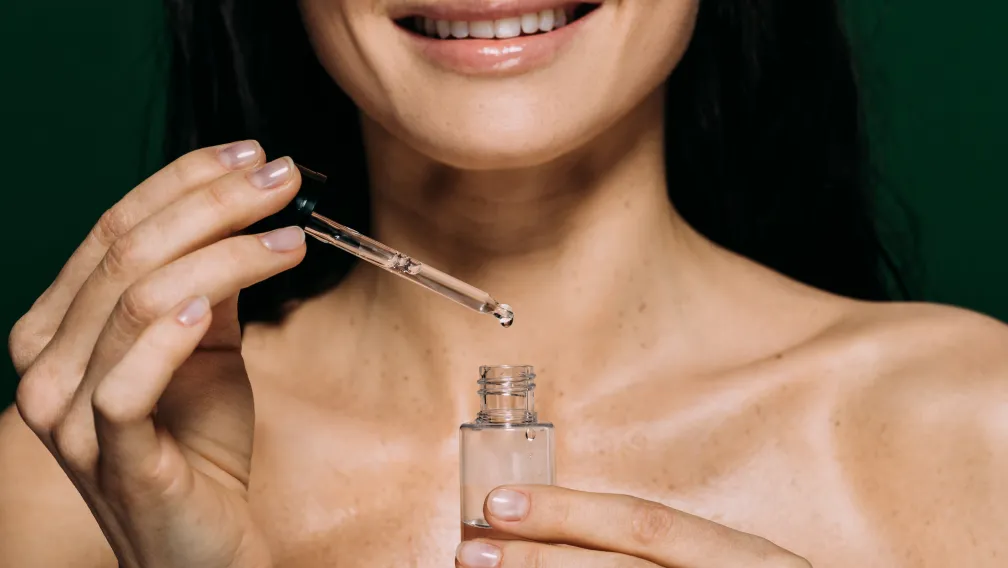 Formulating with Signal Peptides: pH Control and Ingredient Incompatibilities in Anti-Aging Serums
